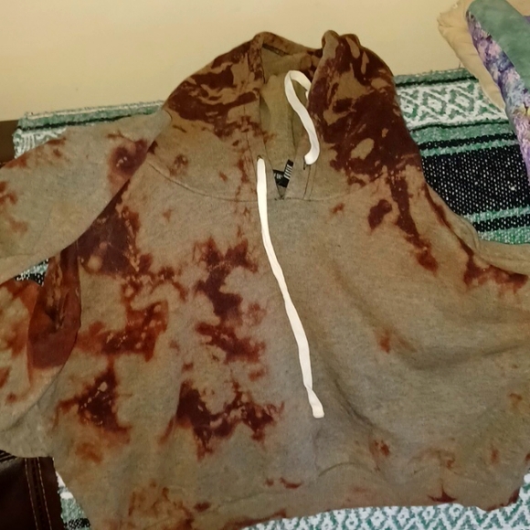 😁2/$8 Or 3/$12 Forever 21 hooded Crop sweatshirt - Picture 2 of 4